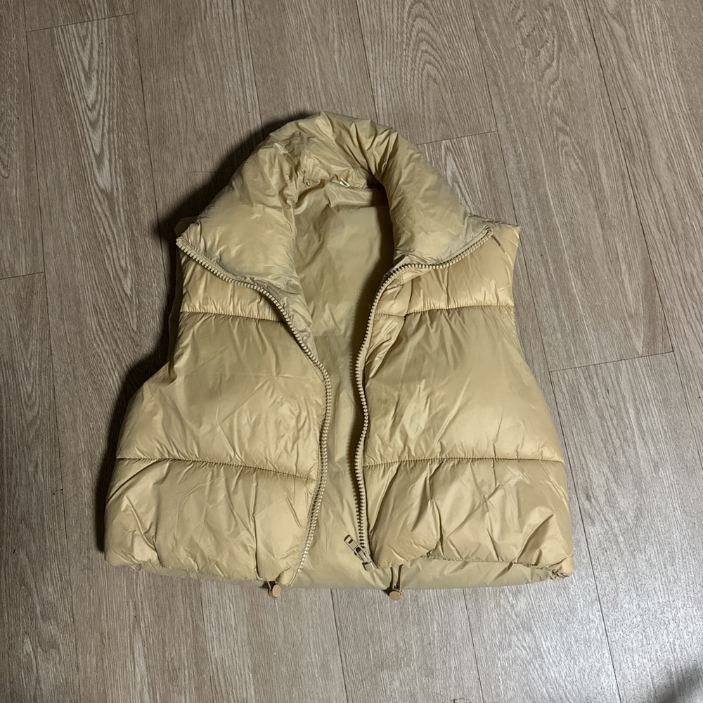 Amazon Women's Puffer Vest crop - Tan